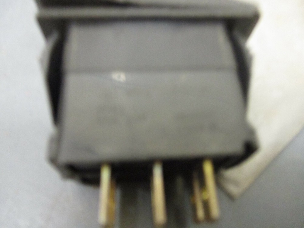 Carling Rocker Switch 15 Amp 24 Volt