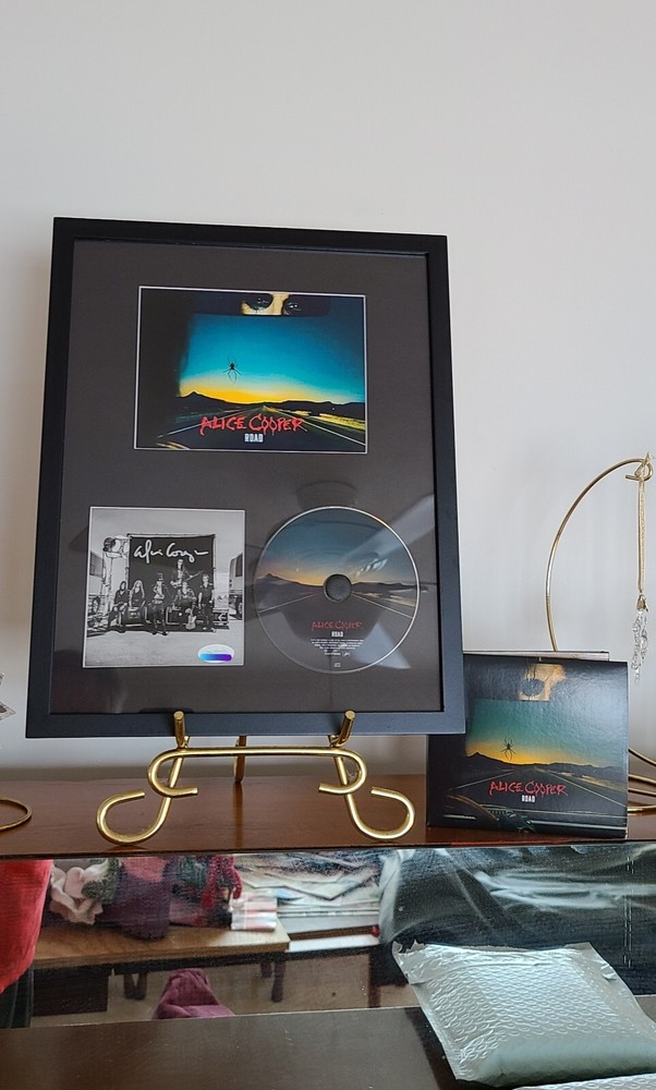 Alice Cooper  " ROAD " CD  HAND SIGNED AUTOGRAPHED CUSTOM FRAME  JSA COA NEW