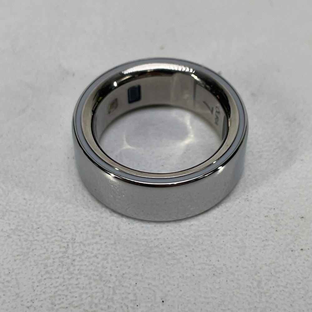 Oura Ring 4 Size 7 Activity Tracker Sliver JZ90-54217-07