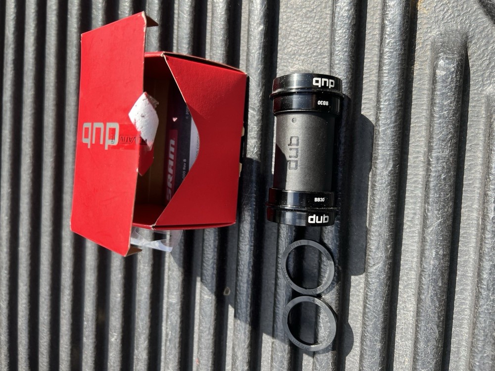 SRAM Dub BB30 Bottom Bracket 68/73mm Press Fit Black