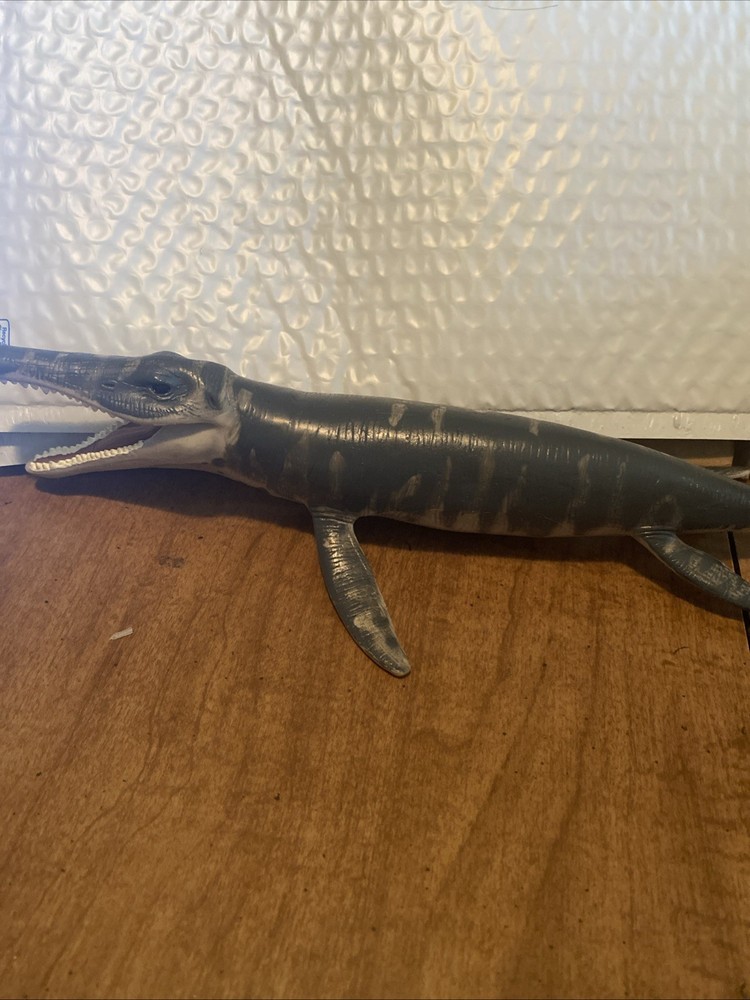 Carnegie Collection dinosaur Tylosaurus mint on acrylic sprue