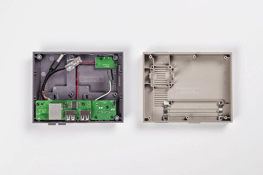Retroflag NESPi Case Plus with Safe Shutdown for RetroPie Raspberry Pi 3/2 Model
