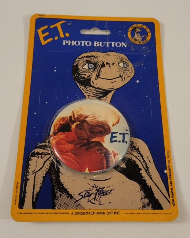 1982 E.T. The EXTRA TERRESTRIAL Nice UNOPENED PHOTO BUTTON Vintage PIN Sealed