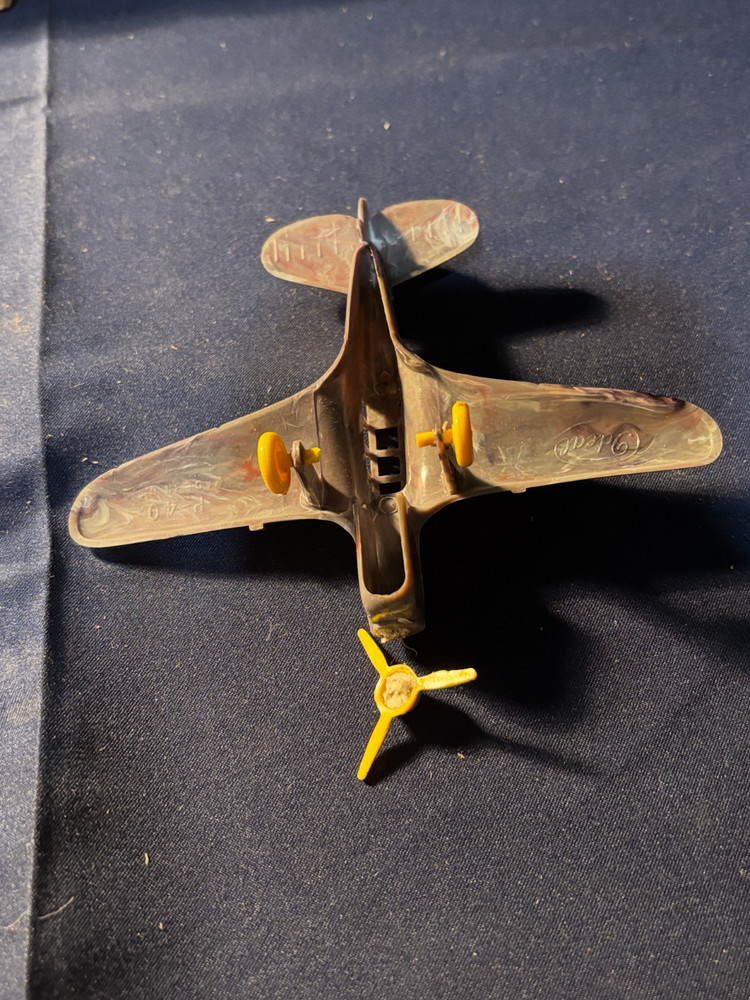 Acme plastic P-40 Fighter Plane (002)