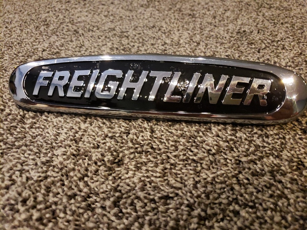 FREIGHTLINER FRONT RADIATOR EMBLEM CASCADIA, COLUMBIA