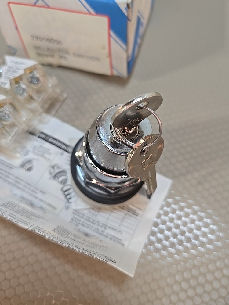 SCHNEIDER ELECTRIC Keyed Selector Switch: 2 Position, +2x KA1 SER