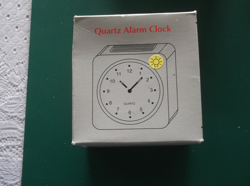 DELUXE QUARTZ ALARM CLOCK - WHITE 65mm