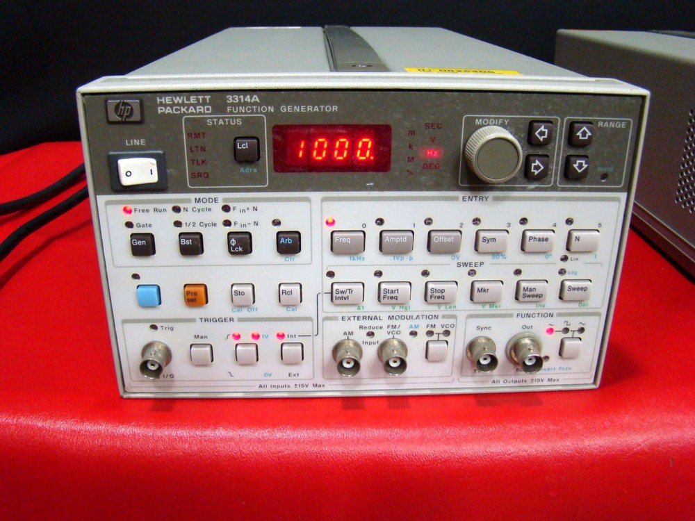 HP 3314A FUNCTION GENERATOR - 20 MHZ - TESTED