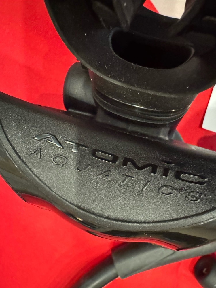 ATOMIC AQUATICS B2 SOLID BLACK EDITION REGULATOR LOOKS LIKE NEVER WET!