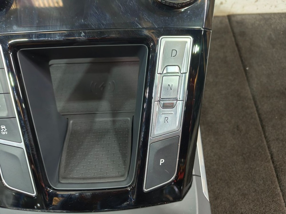 JAGUAR I-PACE X590 CENTRE CONSOLE WITH ARMREST