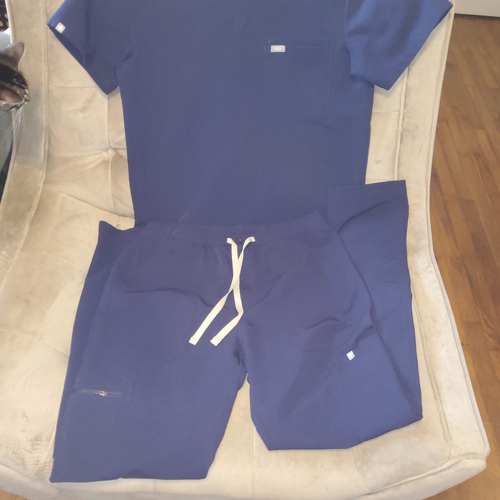 Figs Men’s Dark Blue Scrub Set Medium Pants Small Top Technical Collection