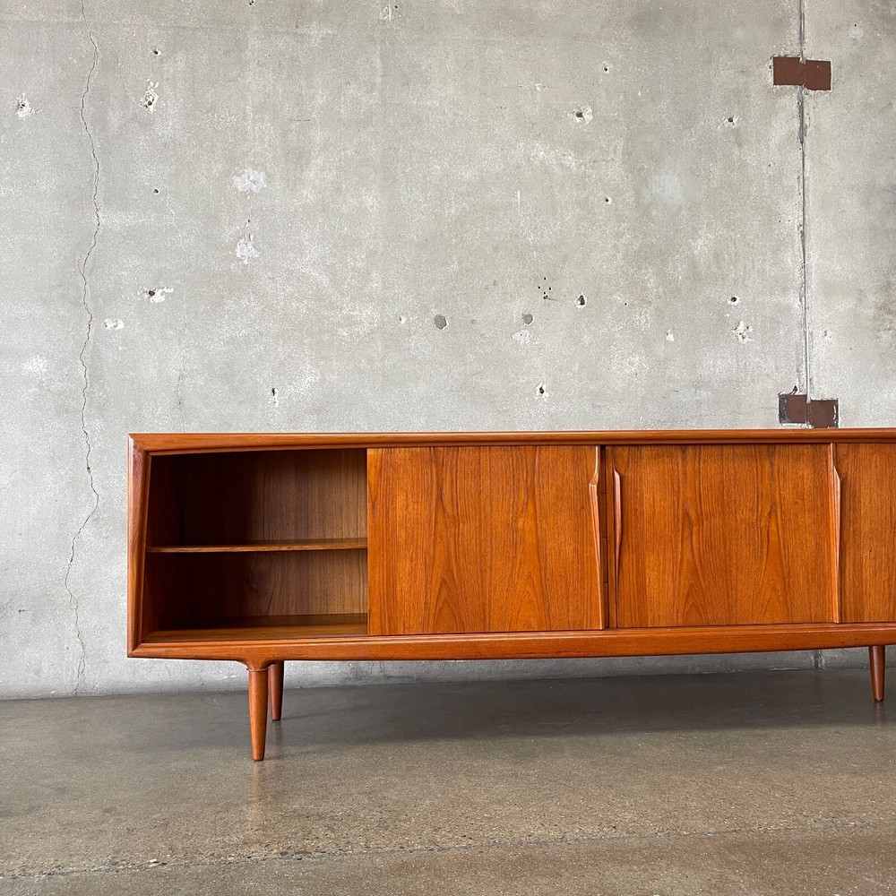 Mid Century Danish Modern Teakwood Sideboard