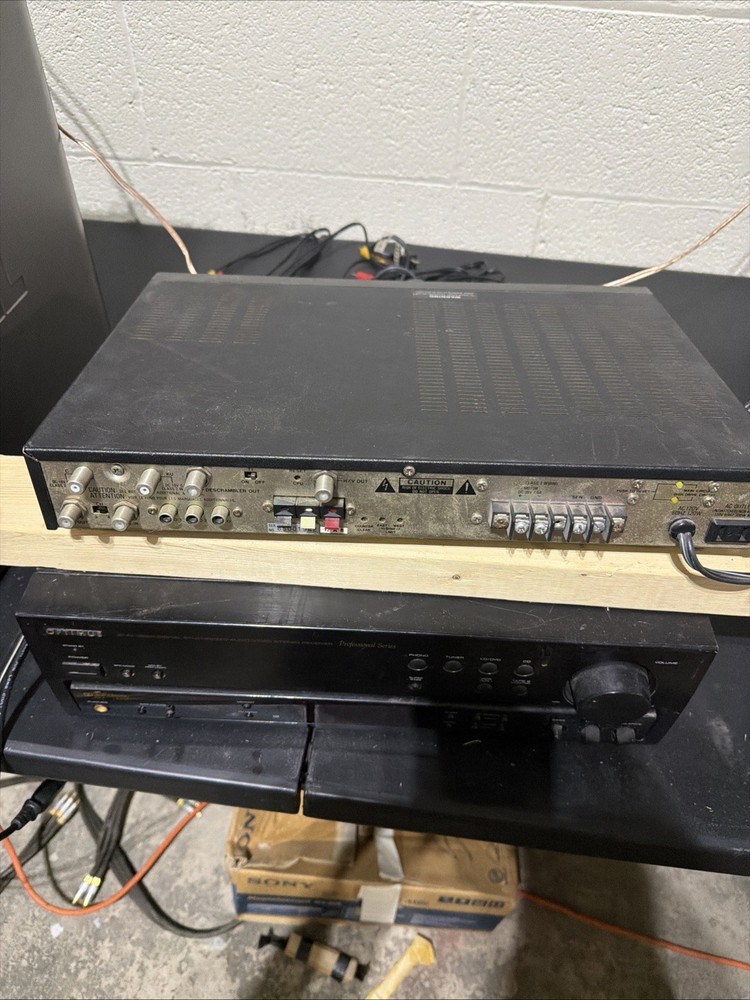 Realistic Satellite Receiver SR 2012 Powers On Vintage Rare Tech