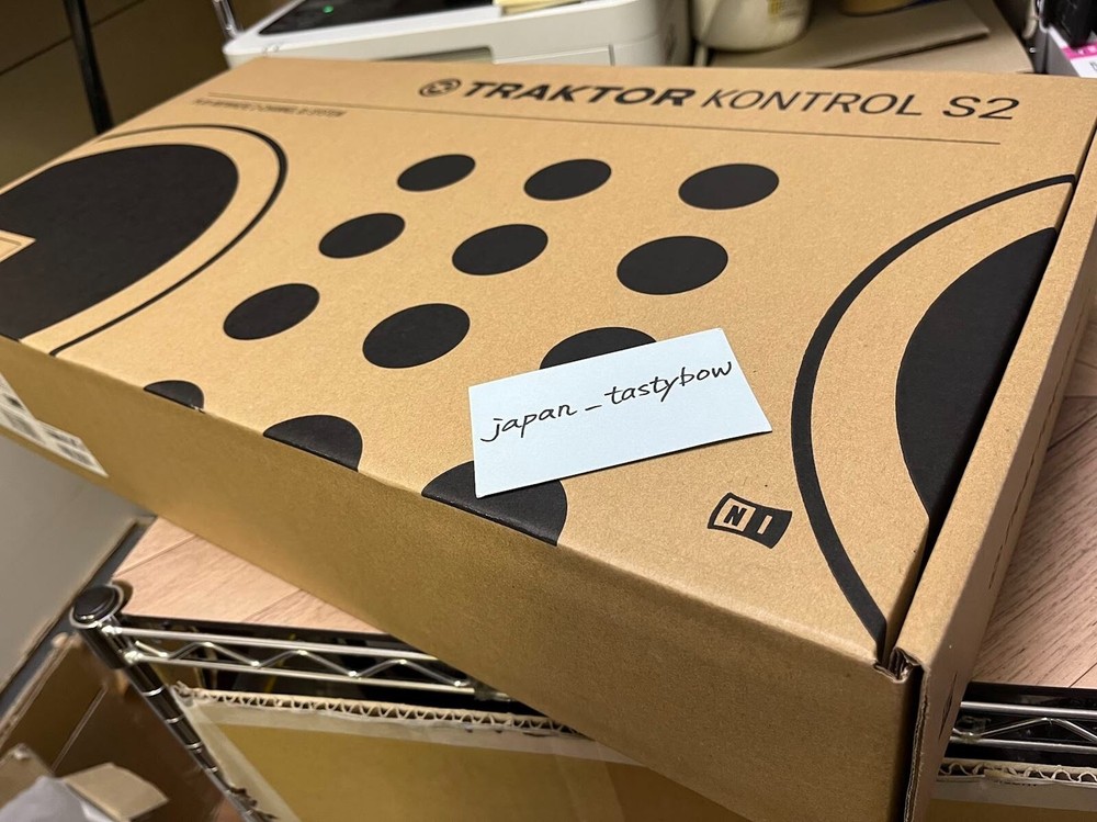 NATIVE INSTRUMENTS 2 Deck DJ Controller TRAKTOR KONTROL S2 MK3