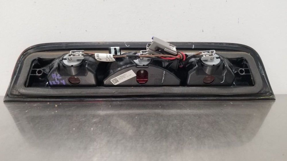 14 CHEVY SILVERADO 1500 HIGH MOUNTED STOP LIGHT