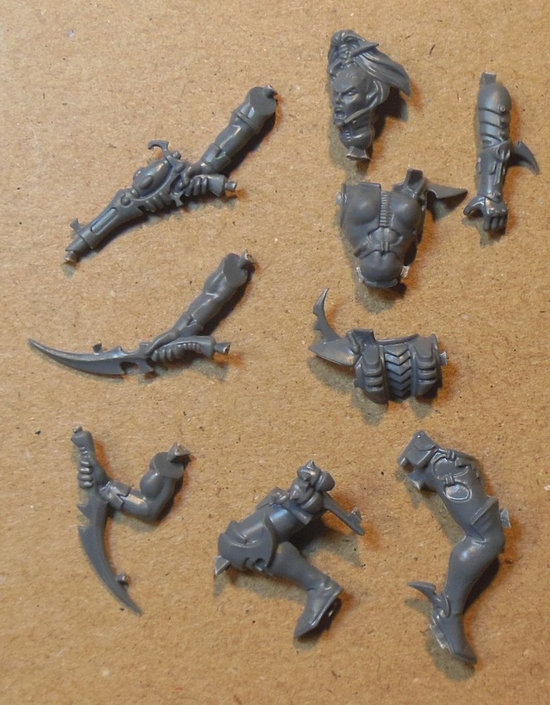Warhammer 40K Drukhari - Venom - Crewmen Head Torso Weapons (c) Bits Bitz