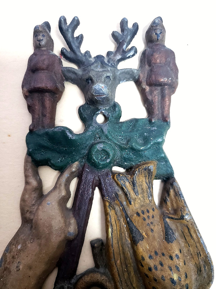 VINTAGE CAST IRON HUNTERS MATCH HOLDER
