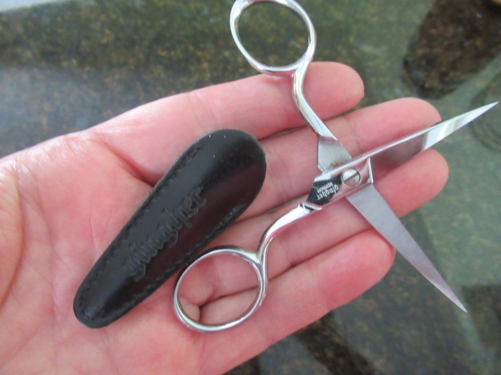 Small Gingher Sewing Manicure Scissors in Leather Sheath MINT CONDITION m
