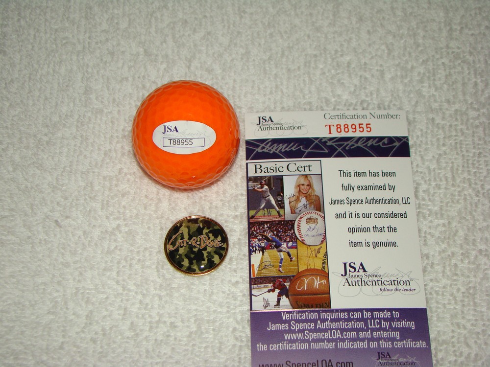 Larry The Cable Guy Signed HIS Git R Done Golf Ball & Ball Mark JSA T88955
