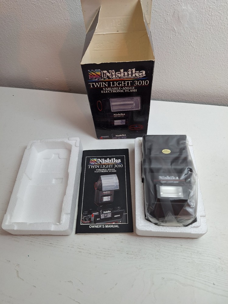 Nishika Twin Light 3010 Variable Angle Electronic Flash IN BOX Vintage 1991.