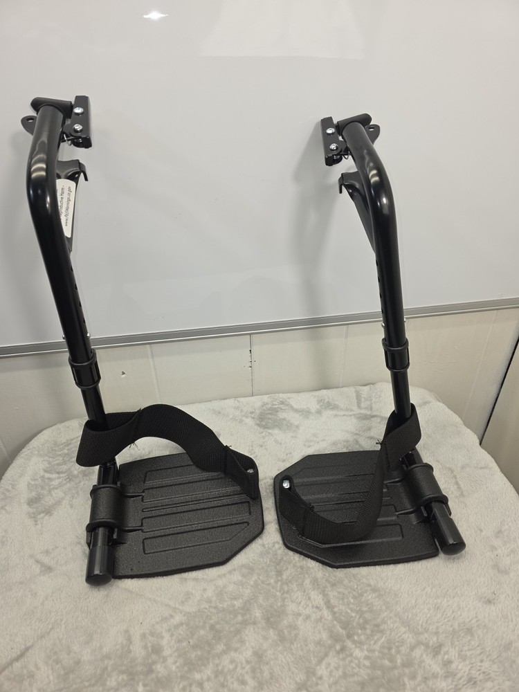 invacare 9000 xt. Adjustable legs Rest