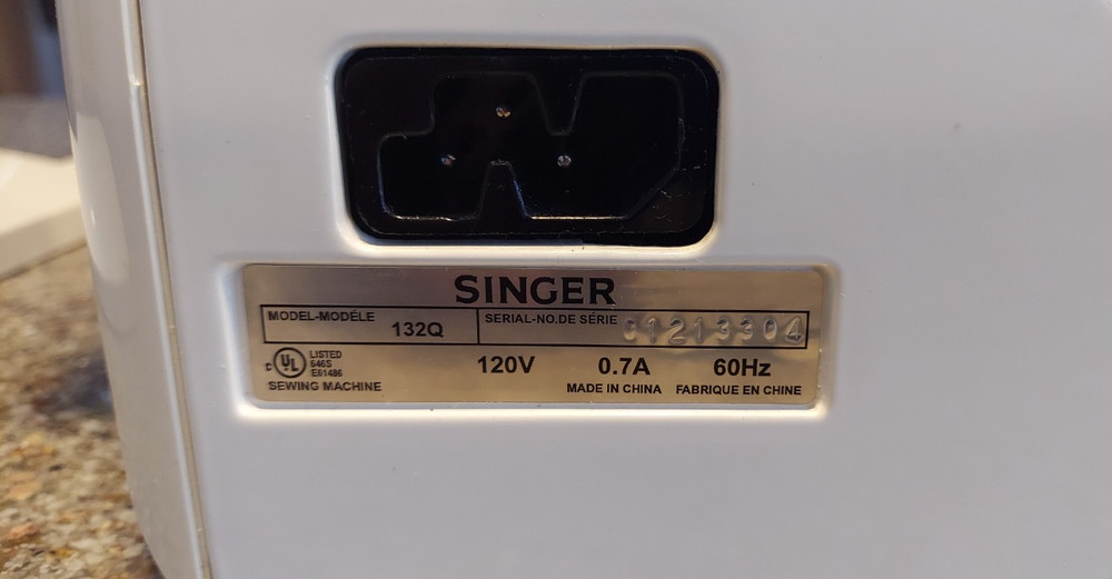 Singer 132Q Featherweight Electronic Sewing Machine Extension table /foot peddle
