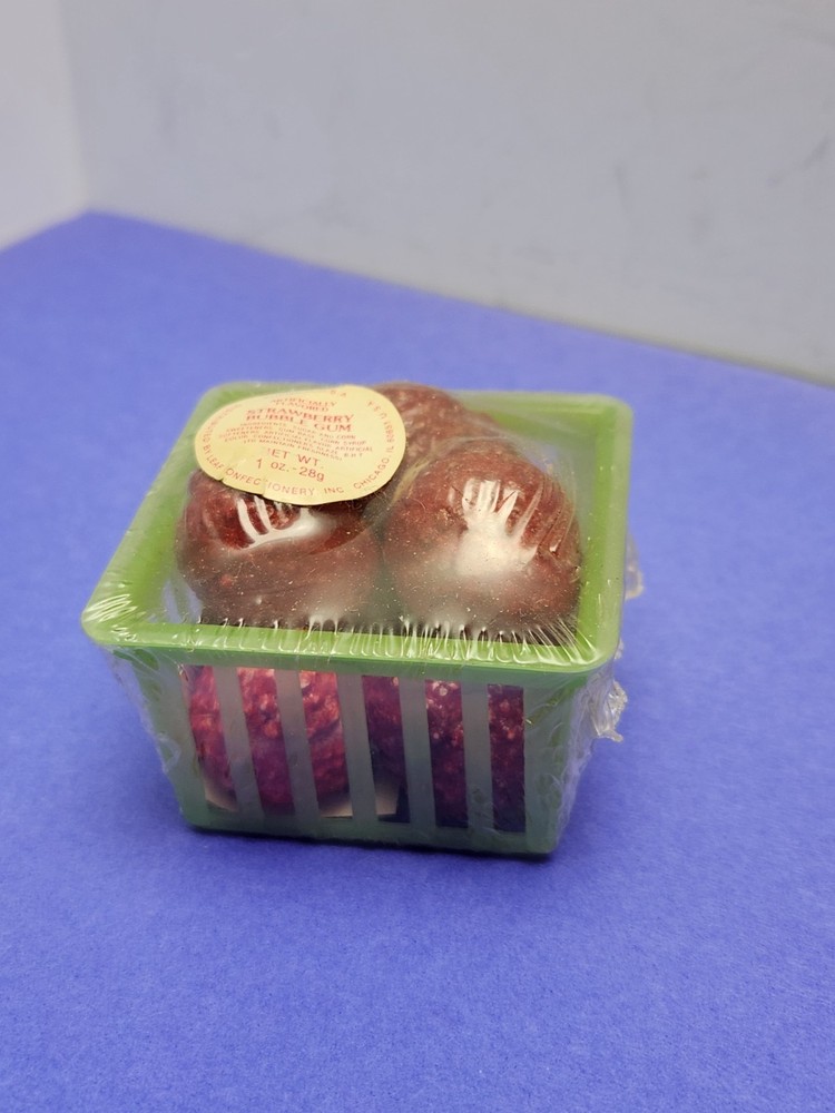 Vintage 1980 Leaf STRAWBERRY PATCH Fruit Basket Bubble Gum Container candy