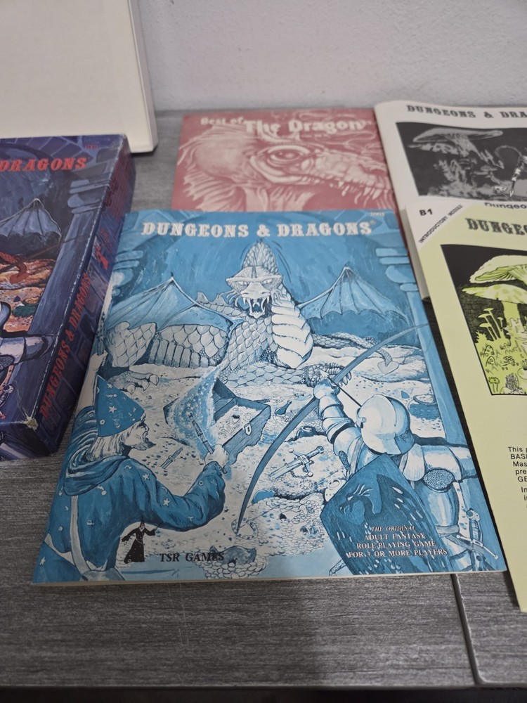 Vintage Dungeons & Dragons TSR Games Dice & Basic Box Set 3rd Edition 1979 Read