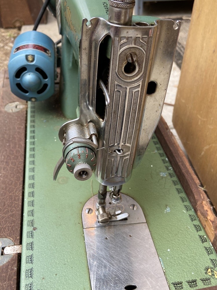 Deluxe Monarch Sewing Machine A 284367