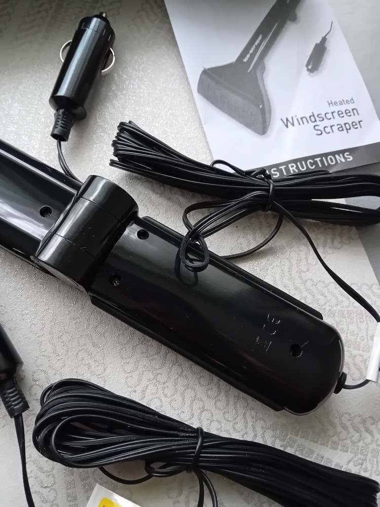2 Boxed Gadget Shop Heated Windscreen Ice-Scrapers 12V Folding Black 4.2m Cable