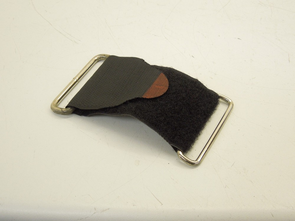 Seat Leon 1M Warning Triangle Retaining Strap Hook and Loop 8L0863437