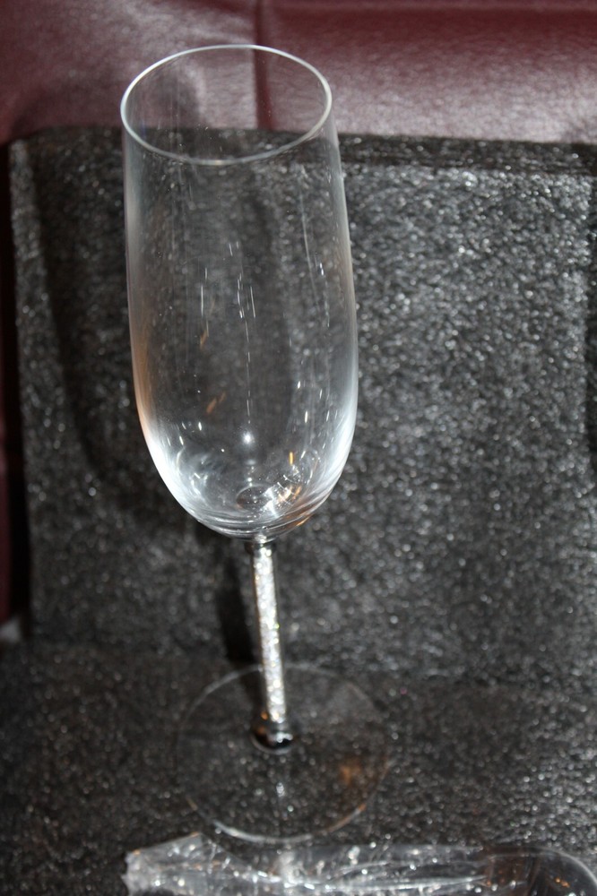 4 pc Wedding Toasting Flutes Cake Server Set Glittering Bead Handles NIB