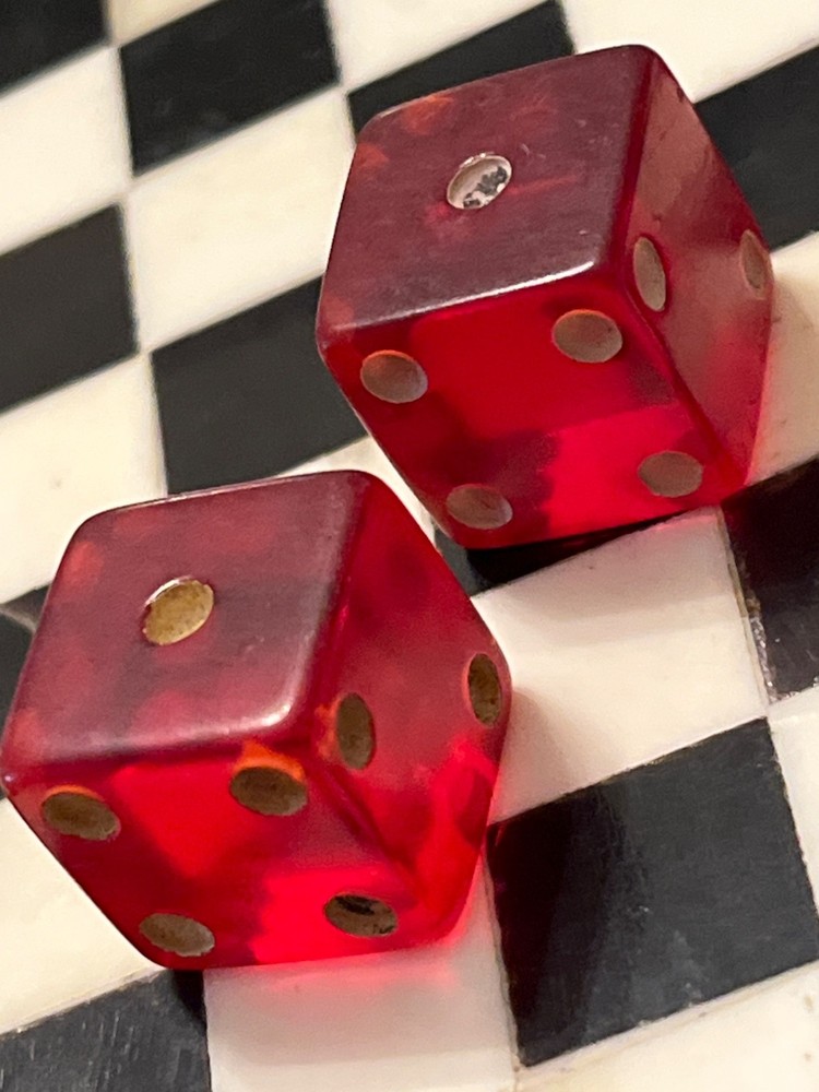 Antique cherry bakelite pip error dice - 5th pip askew & devoid 123125@