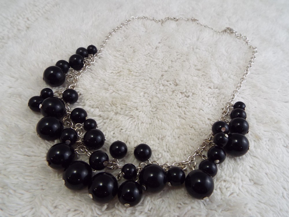Silvertone Black Bead Scoop Necklace (A32)