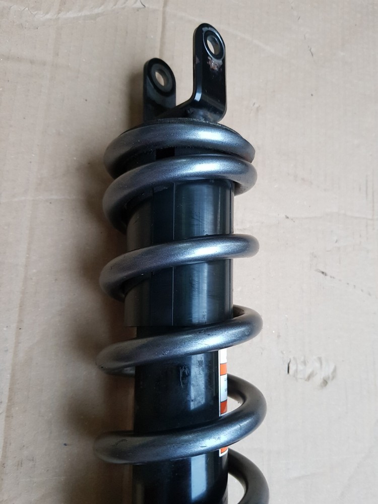Suzuki gsr750 shock