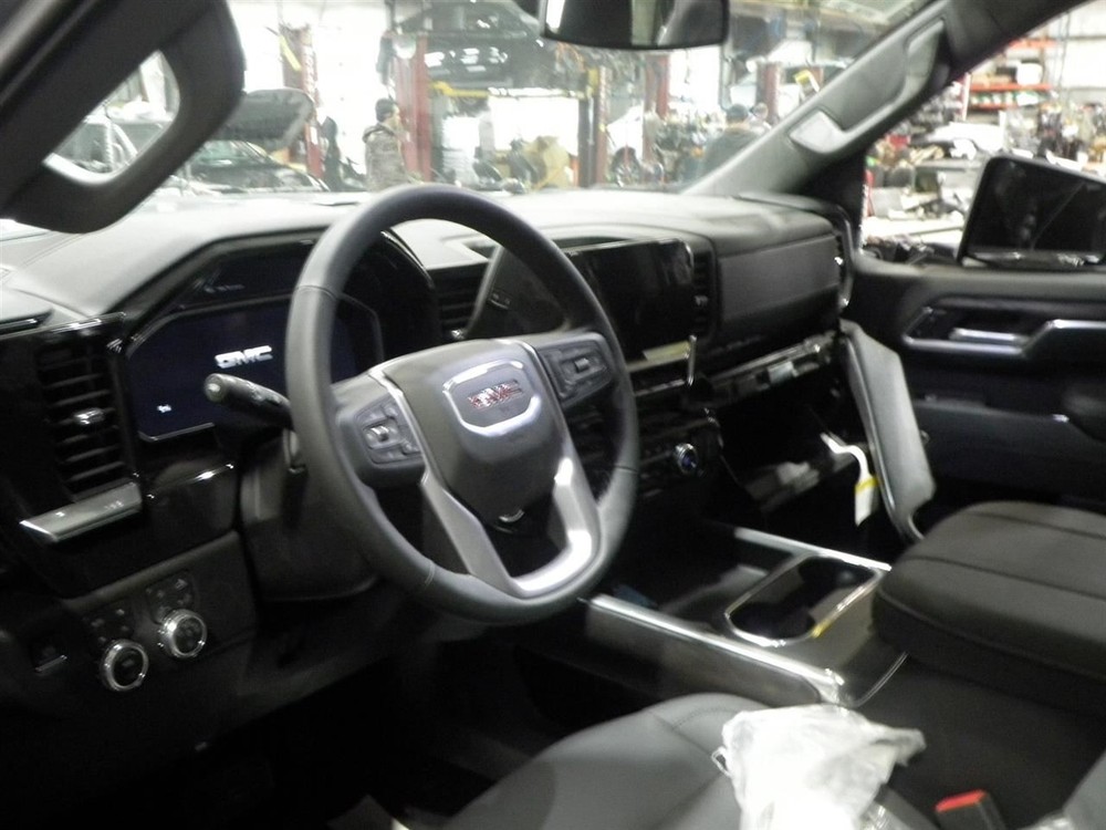 2026 Sierra 2500 SLT Air Shutter