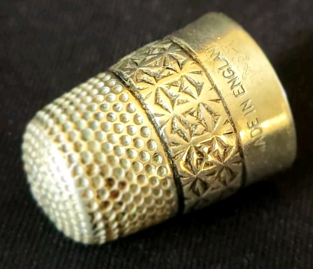 Henry Griffith & Sons DREEMA Silver Thimble Made In England 2 rows asterisks