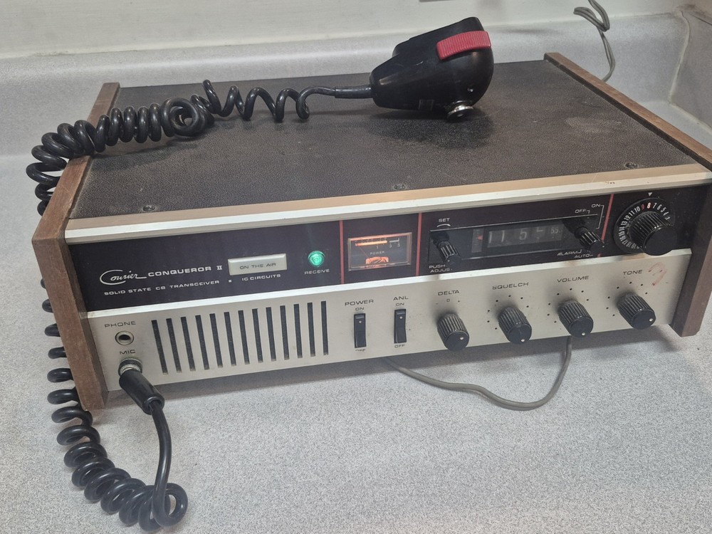 Courier Conqueror II CB Solid State Transceiver TESTED