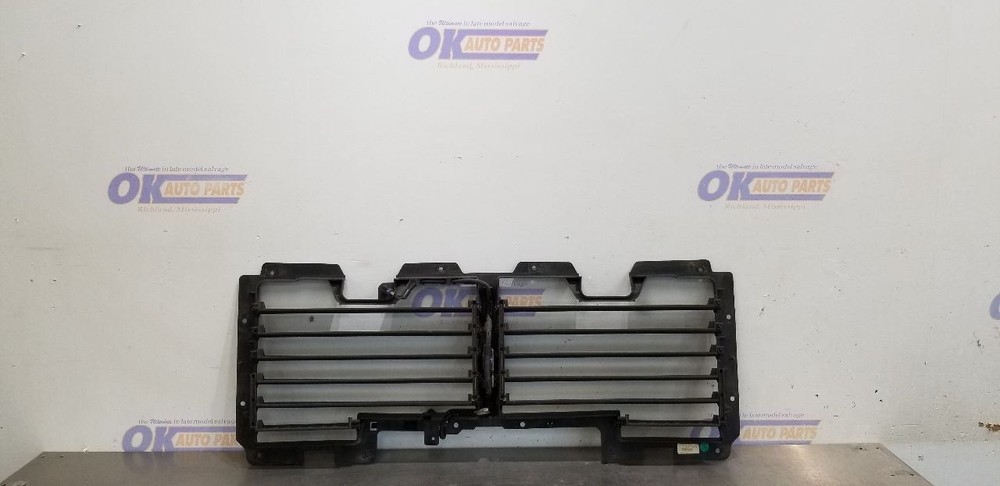 17 GMC YUKON AIR SHUTTER 5.3L