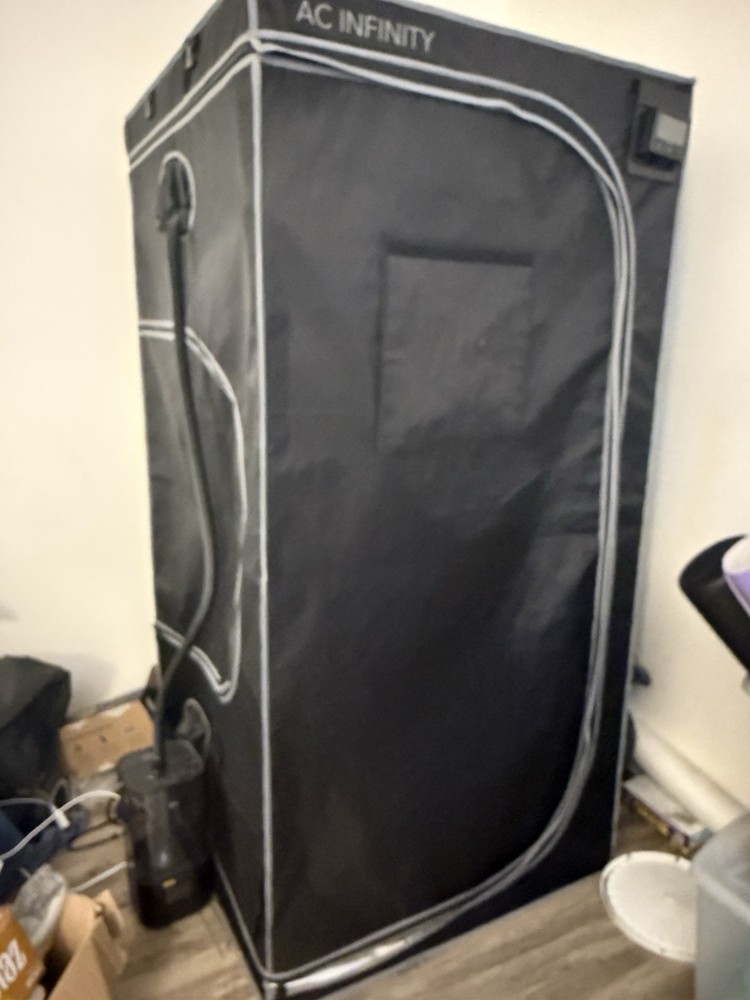 AC Infinity 3x3  Advanced Grow Tent