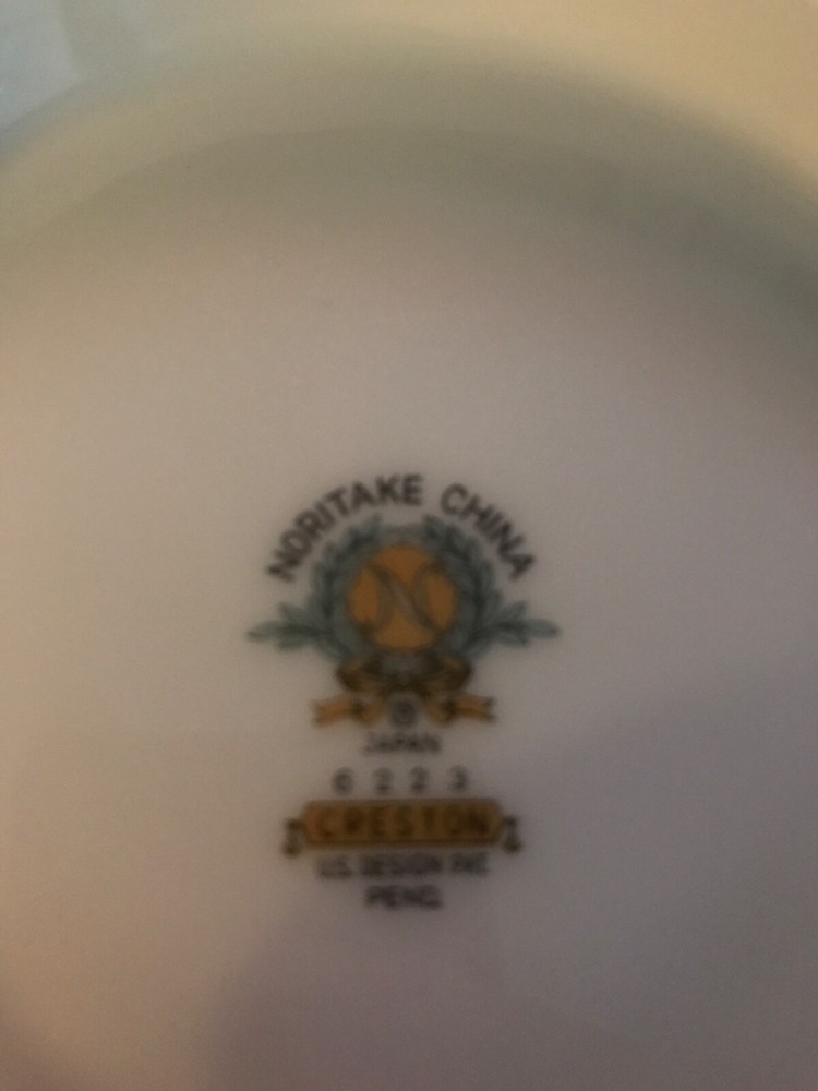 Noritake Creston 6223 covered vegetable round dish