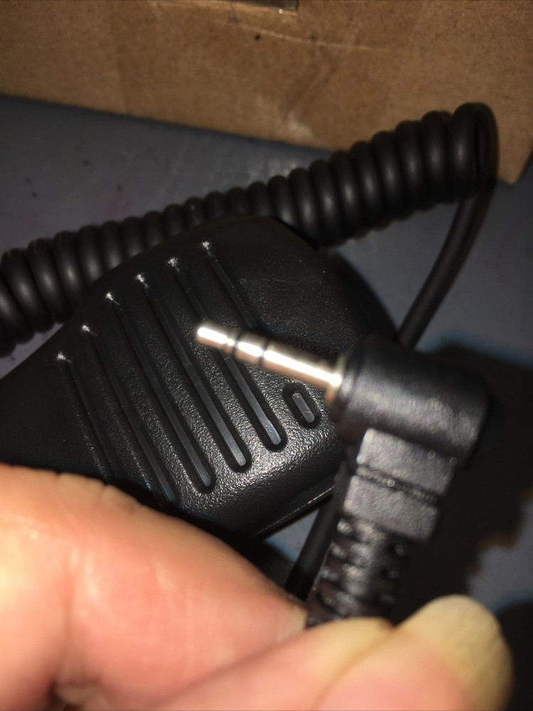 Hand Shoulder Speaker Mic. 👀 GR8 BUY.