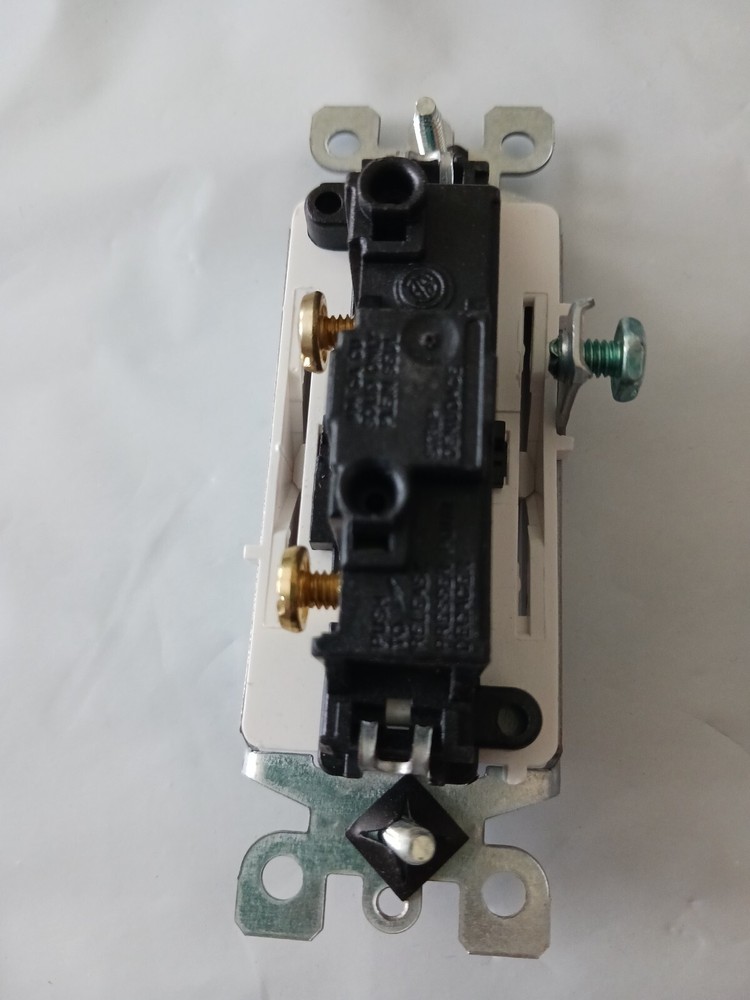 Diamond Group by Valterra SSC5-10 Decor Switch - White