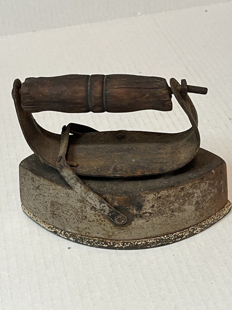 VINTAGE SAD IRON