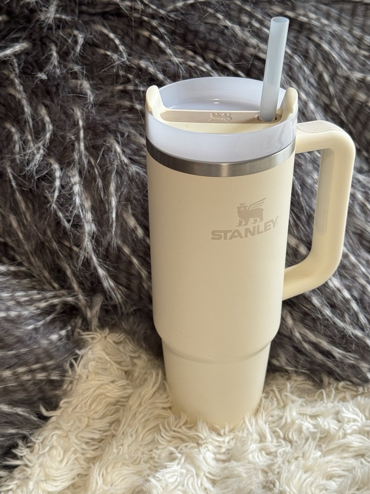 White/cream Stanley 30z Willow Bridge