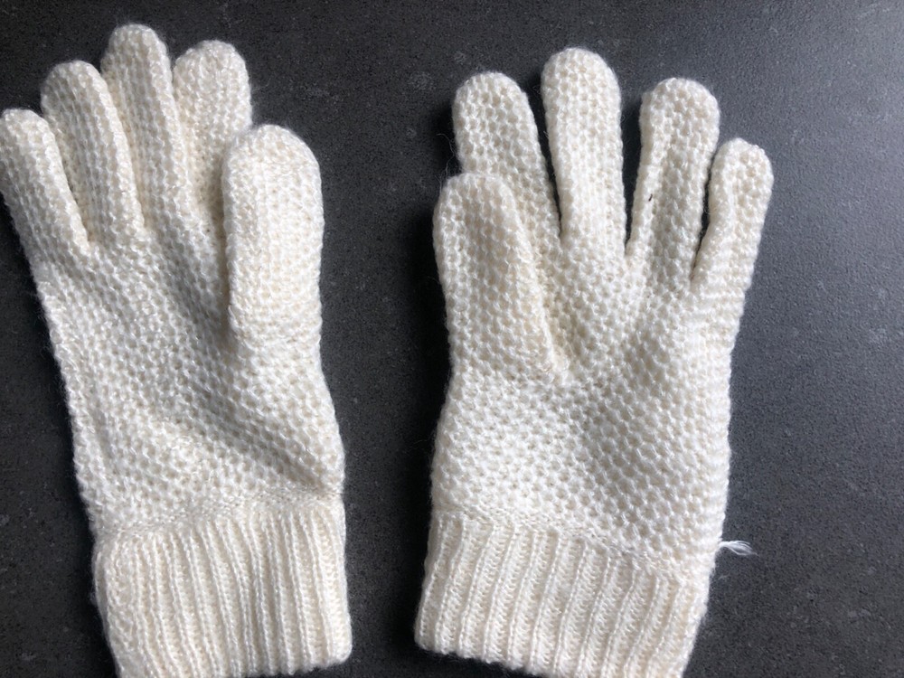 Ivory Gloves with Sparkles