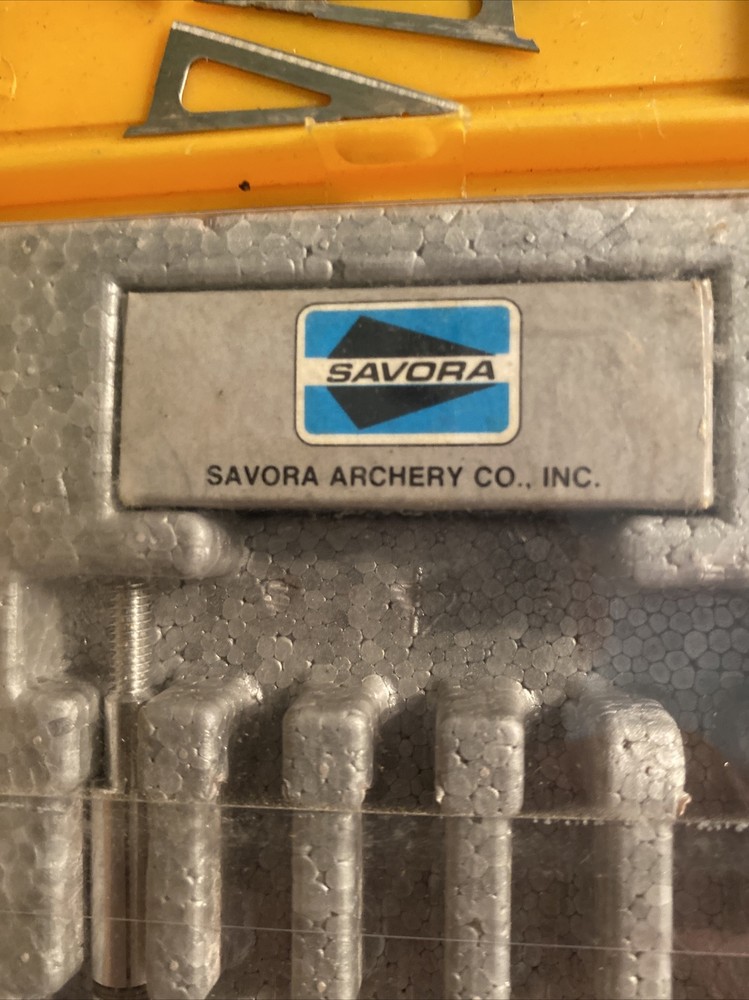 11 various archery broadheads-extra cutters (Savora)
