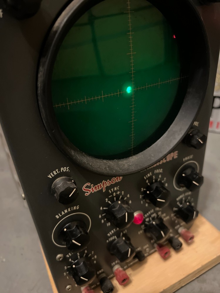 Vantage Simpson Handiscope Model 466 Portable Oscilloscope, can trun on