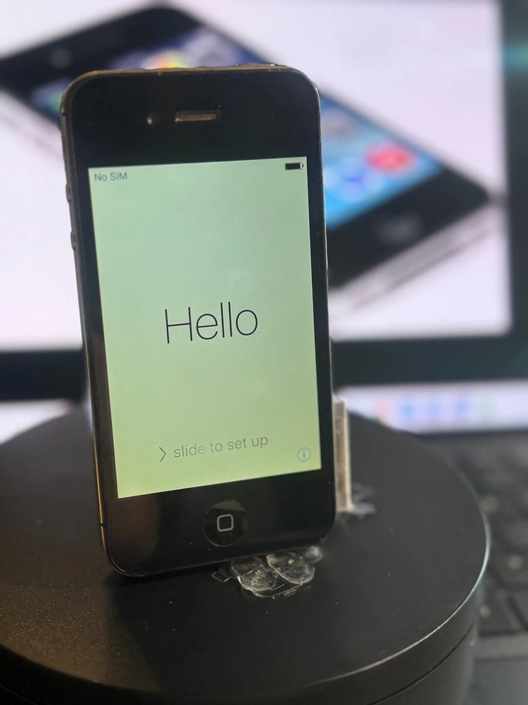 Apple iPhone 4s - 16 GB - Black (Unlocked)