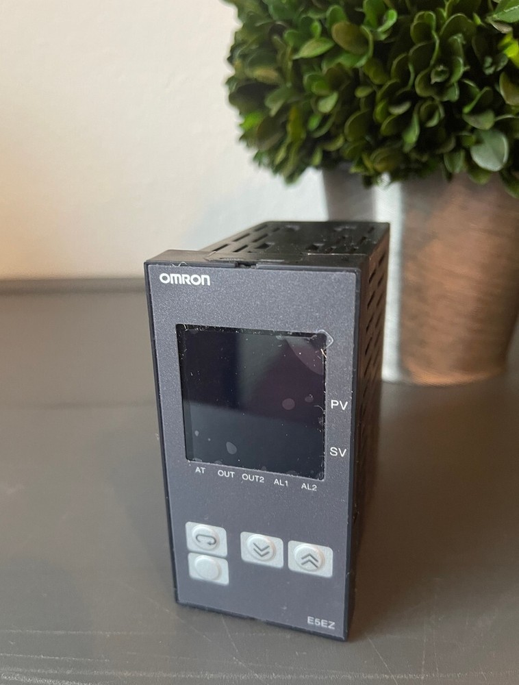 Omron Temperature Controller E5Ez-Q3T E5Ezq3T 100 240Vac
